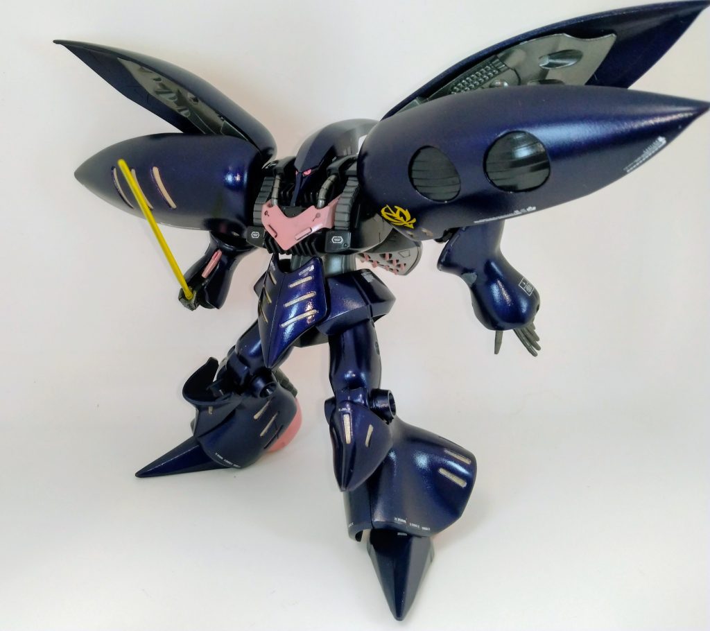 本当はプリズムブルーブラック使いたいのですが、水性ホビーカラーには存在しません。ブラック→赤鉄色orメタリックレッド→クリアーブルーでそれっぽくなります。