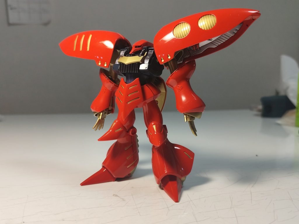 元から赤ランナーはグロスっぽい加工がされてますが、キュベレイの美しさを出すためにトップコート（艶）を吹きました。