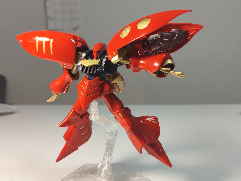 キャンディ塗装にも憧れはありますが、時間と技がないのでちょっとしたこだわりを入れることで素組みなりにもカッコ良く見えるようにしたいですね(gandam-hand2)