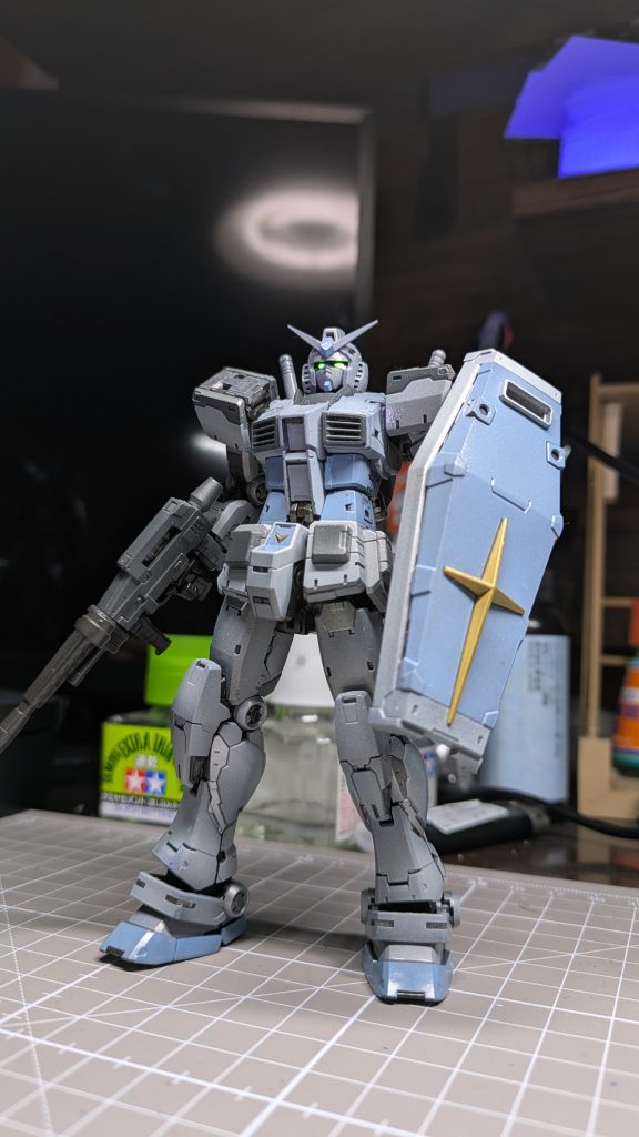 全体像　盾のデザインが好みです。