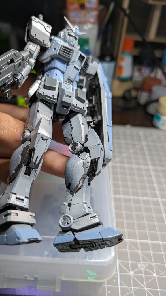 ふくらはぎなど、チタニウムフィニッシュの効果がよく分かります。