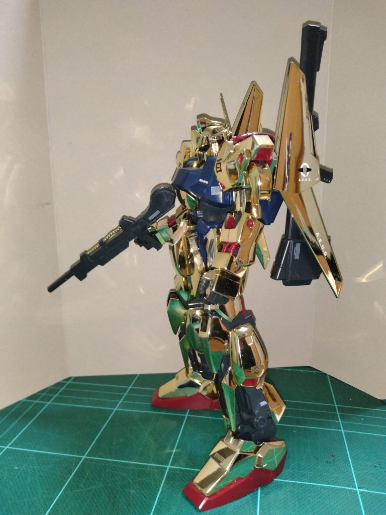 ながい時間飾ってあるので、少し日焼けしていますが、１００年持つように大切にして行きたいと思います。