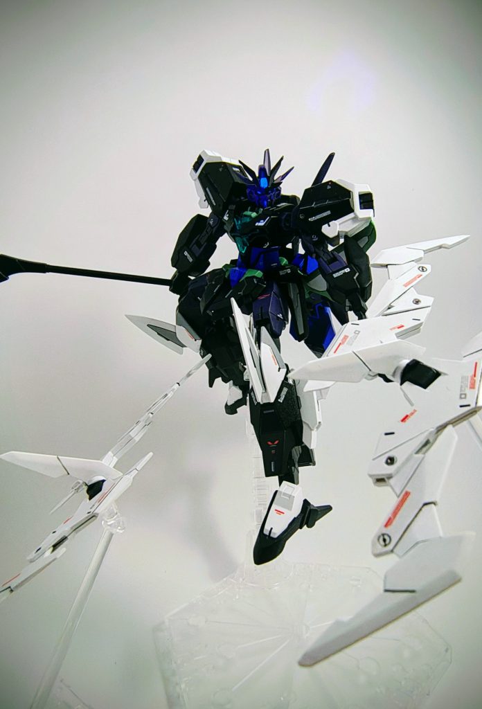 最後はブレイクローフェザーを飛ばしてのポージング。ビルドメタバース続きになってしまいますが、恐らく次回はアメイジングなガンダムを投稿する予定なので、また見ていただけたら嬉しいです。一体いつ完成するのかは不明ですが、、、、。