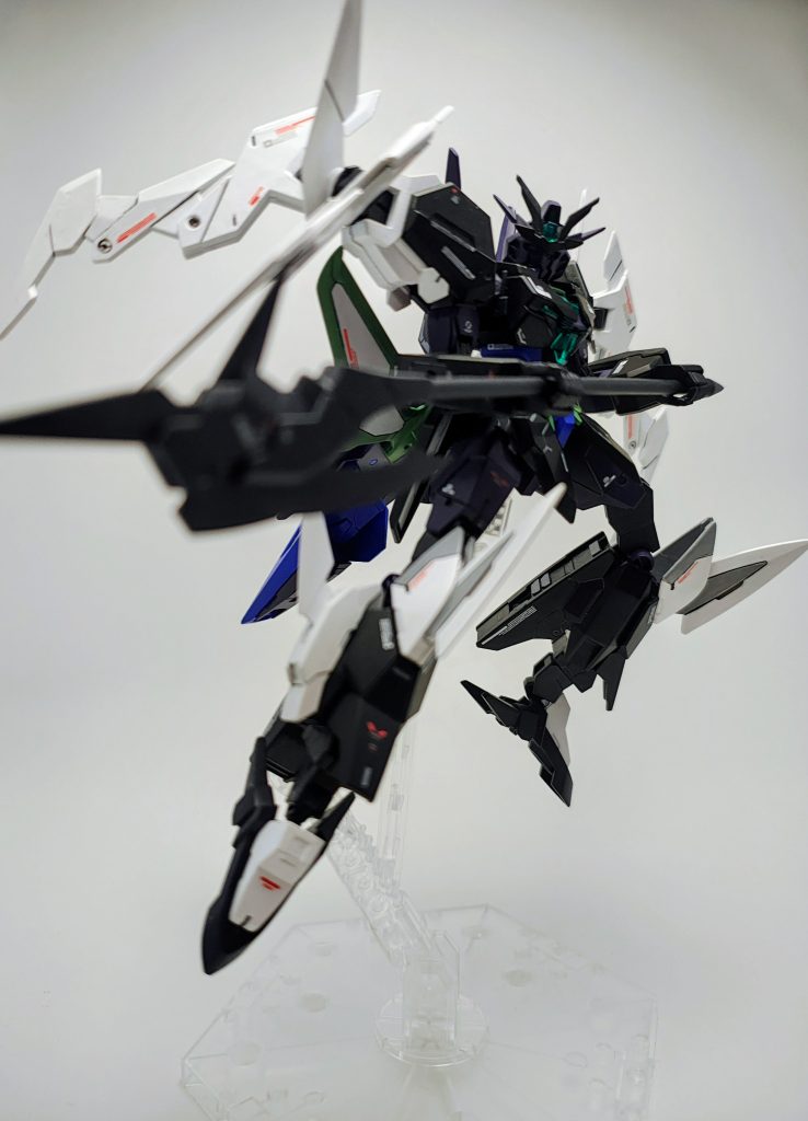 大きくスジボリを追加している訳ではありませんが、全体的に刺々しい見た目なのでシャープ化は出来る範囲で頑張りました。