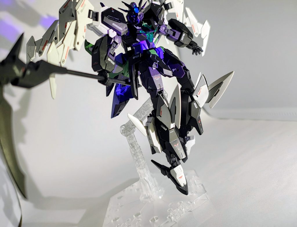 平手が付いていることもあって、降臨ポーズというか、強者感を出したポージングが出来ます。