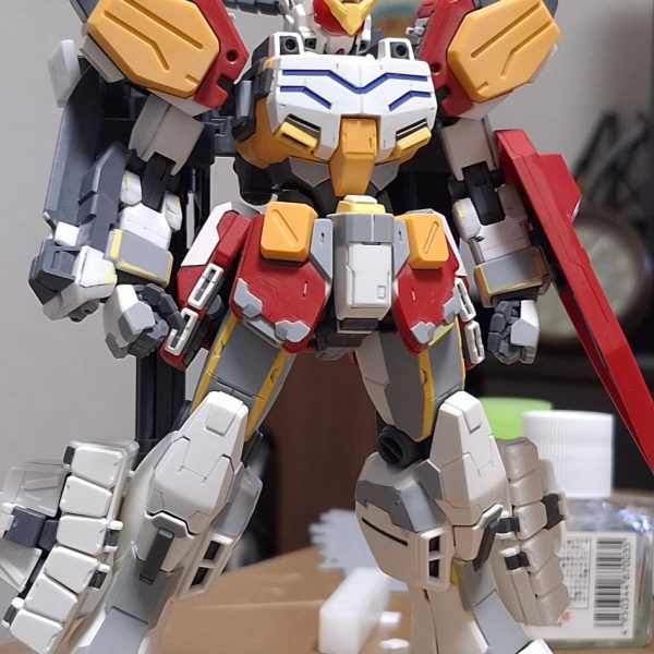 ヘビーアームズEWスタイル変更及びディテアップ完了。もったりした印象だったのをマッシヴなスタイルにしたくて肩幅広げたり太股太らせたり、スリッパ幅詰めしました。ゴツく見えるようになってたら僥倖っ…！（2枚目）