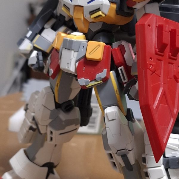 ヘビーアームズEWスタイル変更及びディテアップ完了。もったりした印象だったのをマッシヴなスタイルにしたくて肩幅広げたり太股太らせたり、スリッパ幅詰めしました。ゴツく見えるようになってたら僥倖っ…！（3枚目）