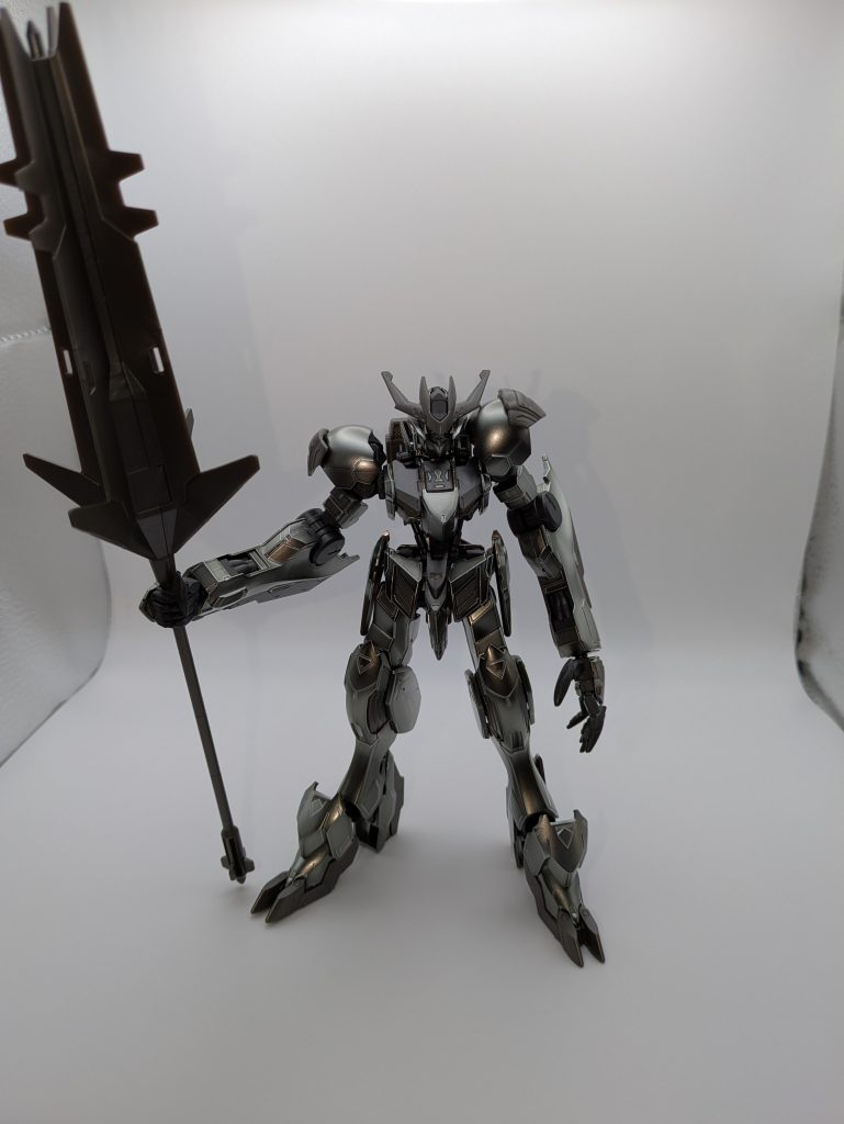 プロポーションいいですね。ただ、ちょっと関節部分が緩いかな。