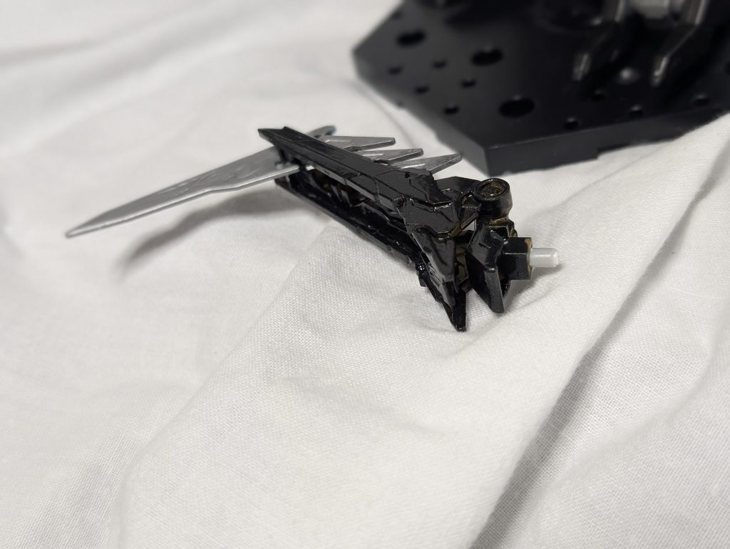 龍締破刃は、プラ棒差し込んで装着させました。