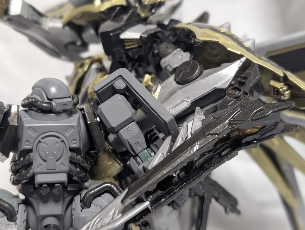 それ利用して敵を噛み付いて動きを封して