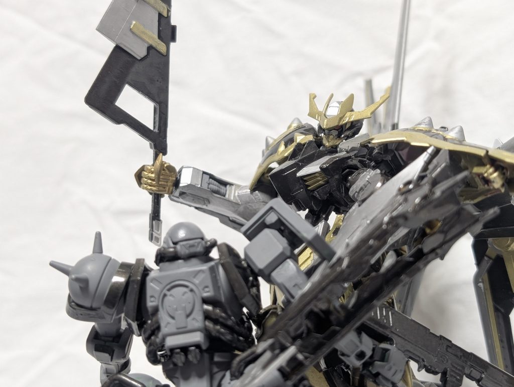 攻撃します。写真を撮っていた後で思ったのですがメイスの方でもよかったかもと思いました。