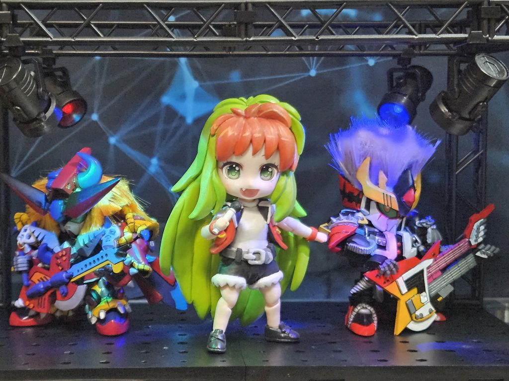 トロンちゃんを加えてスリーショット♪ねんどろいどどーるだとトロンちゃんが少し大きいので遠近法でカバー。クラッシャーズ集結まであと少し！！