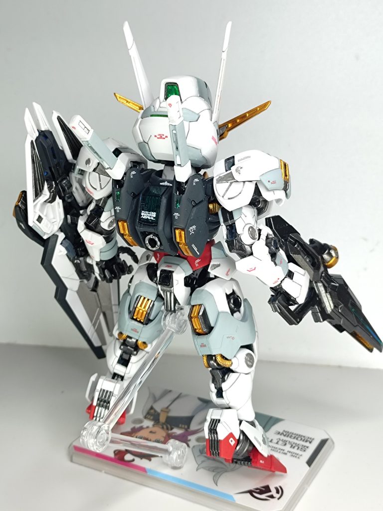 白1…オフホワイト白2…エアクラフトグレー黒…ジャーマングレー赤…モンザレッド灰…スターブライトアイアン銀…スターブライトジュラルミン金…スターブライトゴールドパーメットスコアはメタリックグリーンですが、これがサイコミュぽくなってる原因かもしれない（確信犯）スターブライト〜はつや消しを吹かずに仕上げているので良い感じでギラつきます。