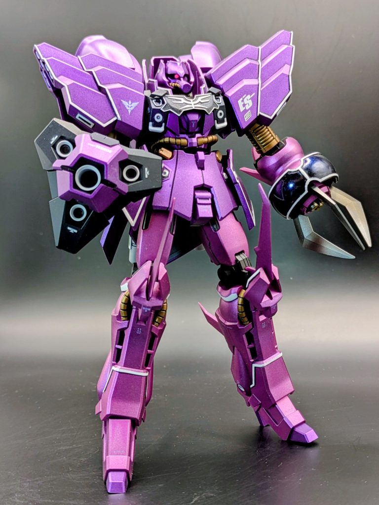 　ハイヒールな足のため自立が超困難。　まぁ、空間戦専用だしね。