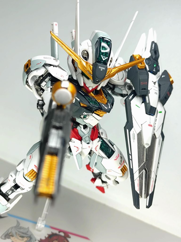 ビームライフルHGのパケ絵風。金と銀でポイント塗り分け、側面にラピテープ仕上げ。 