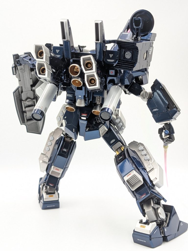 バックパックが寂しかったので、余剰部品等で改修しましたブースター部分は可動するようにしています