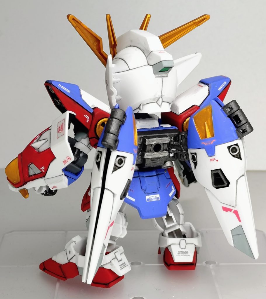 白…オフホワイト(成形色)赤…モンザレッド青…エアリアルブルー灰…エアクラフトグレー金…SBゴールドフレームにSBアイアン、ポイント塗装でSBジュラルミンを塗り分けてます。青やグレーなど全体的に明るくしたのでテレビ版のイメージに近づいた気がします。