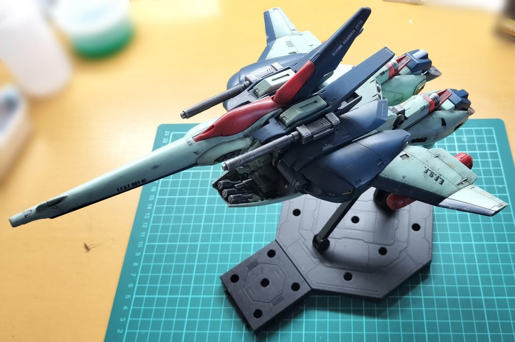 ウェイブライダー形態。デカすぎていつもの自作撮影ブースには収まらず。