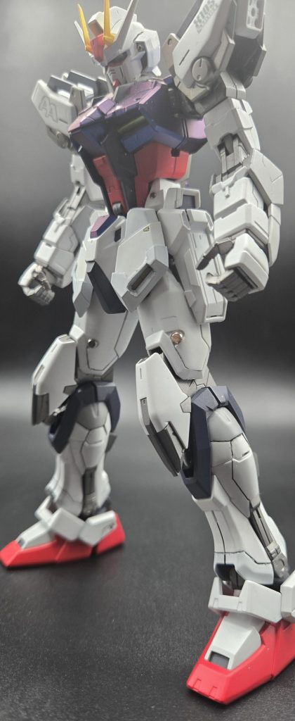 素体は艶消し所々にメタルパーツとプラバンを貼って…所々ホリホリして…自分のスジボリの下手さがよ〜くわかりました🤣