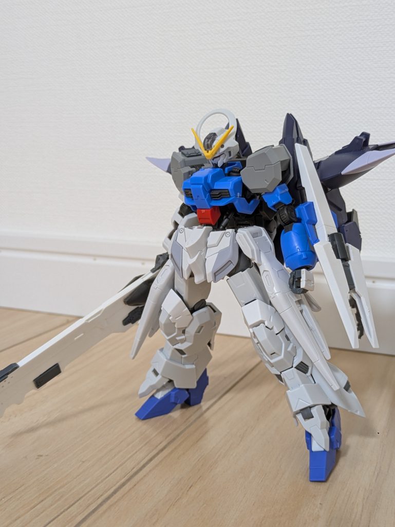 はい、というわけで今回は自分の中でガチガチに設定やストーリーを考えて作成してみました。途中、設定がおかしいところがあるとは思いますがご了承くださいませ🙇「オリジナルガンダム・フレームを作ろう！」と1年ほど前から作成してたんですが、色々悩んで作成に時間がかかってしまいました。ちょうど鉄血10周年だったので、それに合わせて仕上げることができました✌️画像は塗装前の状態です。今回はデカール貼りをかなり拘ってます(gundam-kao6)武器はスクラッチ、プルーマもといバックパックは境界戦機のブレイディファントムの上半身丸々使用してます笑鉄血の機体っぽくなったかな？