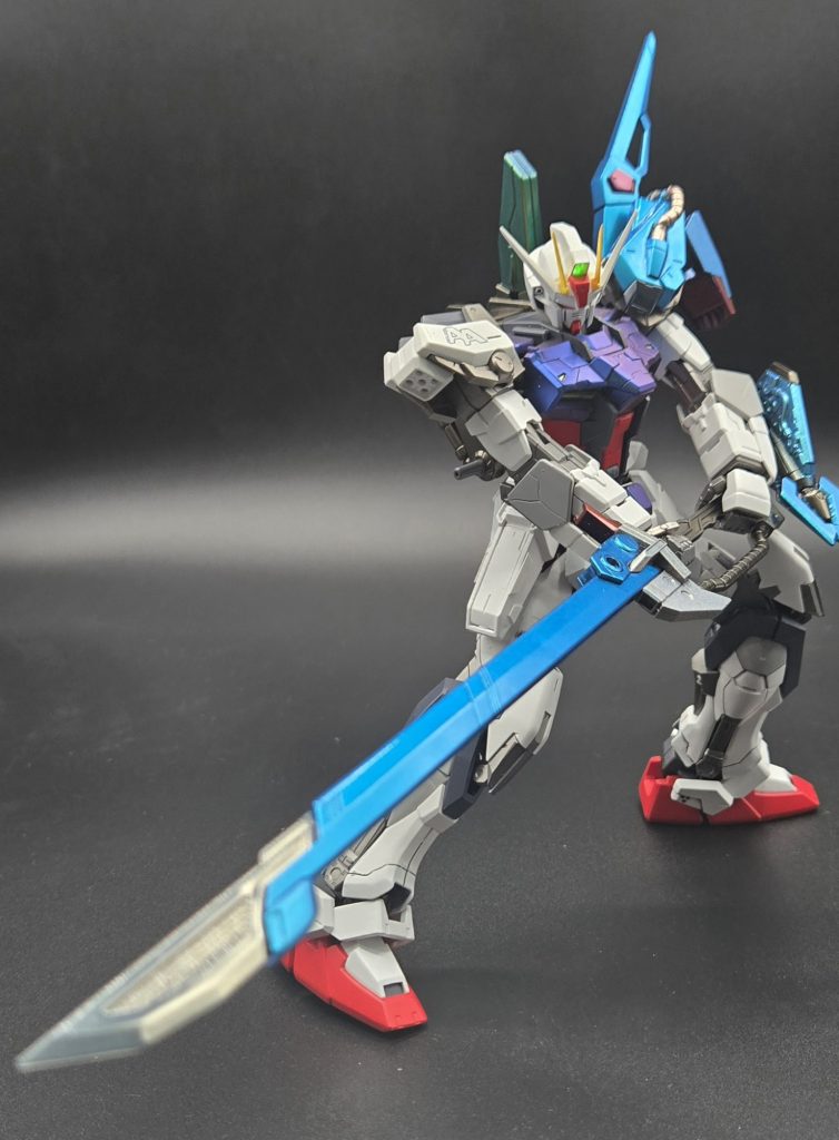 ソードストライカーは偏光塗料の光沢仕上げガイアのプリズムメタリックターコイズグリーンライトブルー(長ぇw)をメインにストラクチャルフレアのジュエルビートルやロージアメタリック等を所々に