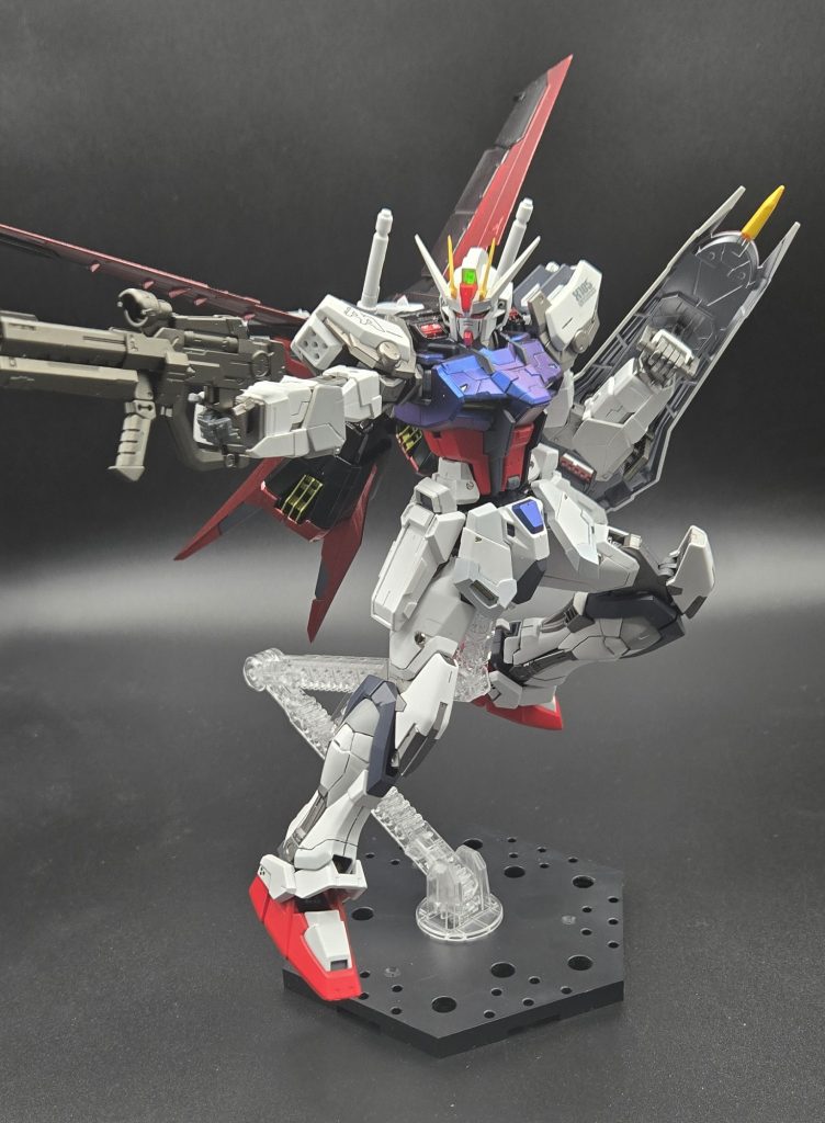 エールストライカーはマイカ系塗料を光沢仕上げボーンペイントのレッドマイカ、ブラックマイカ、ゴールドマイカを使いました