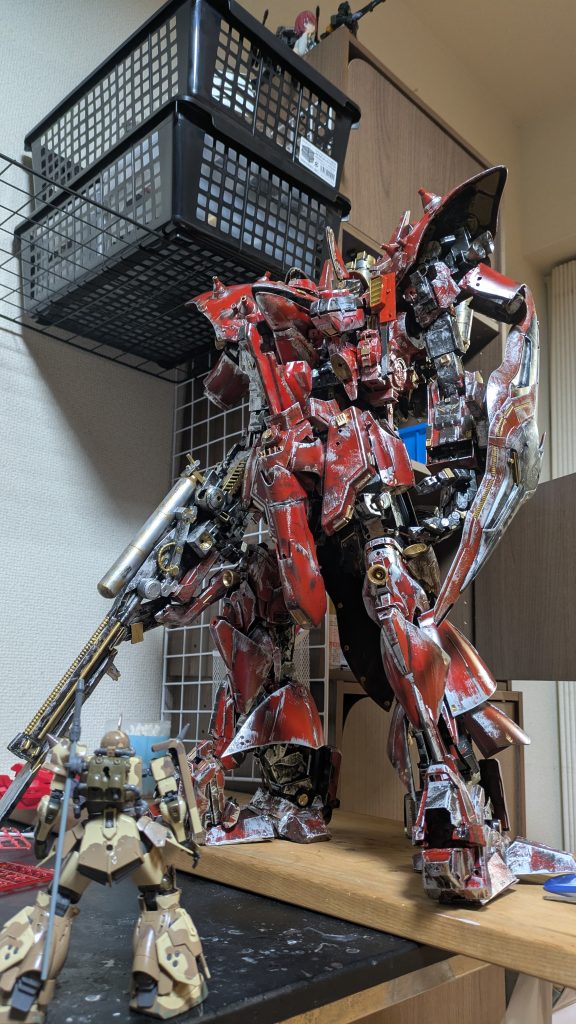 全長61センチと大型となり天元突破をイメージして形にしていきました中央部にバーザムIIを搭載することにより足りない制御システムを補う事で起動できるコスパの悪い機体となります 