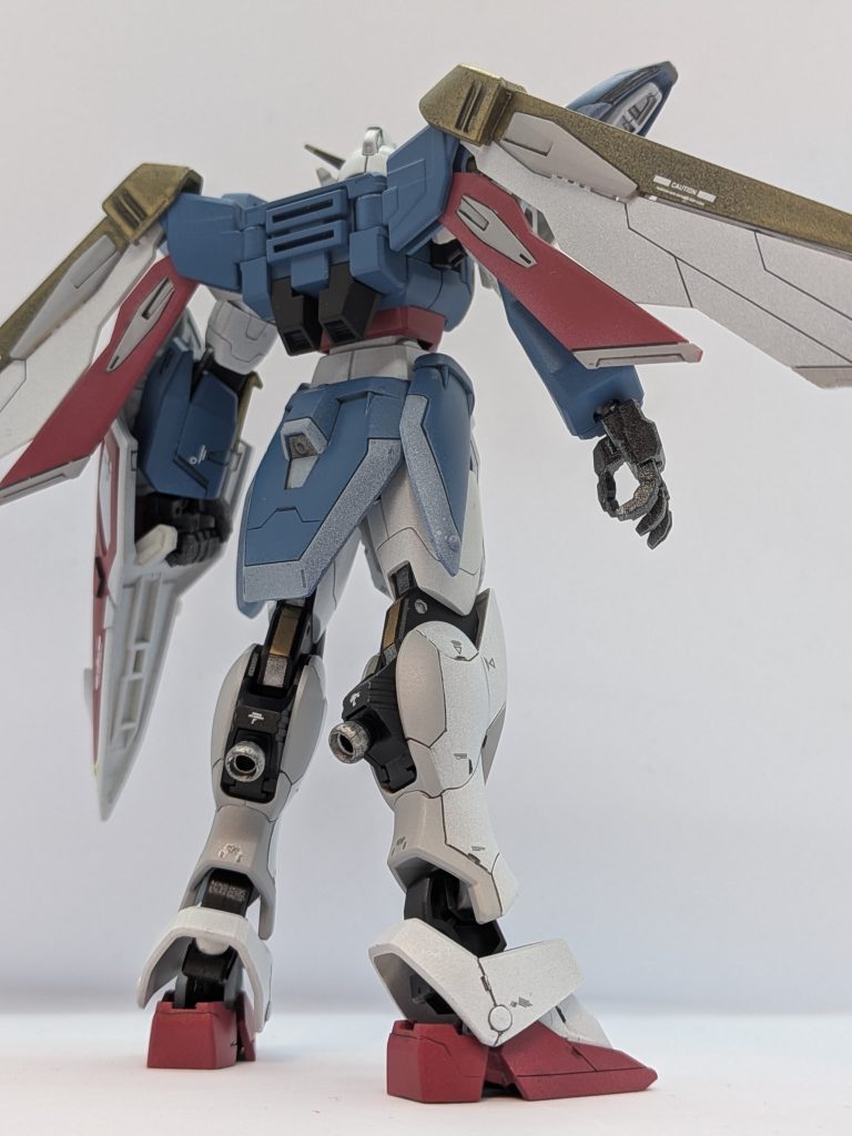 手が小さく感じたので、別のハンドパーツを使用してみました。