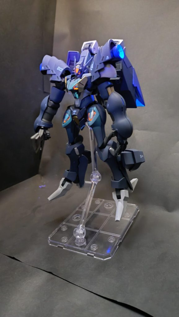 バーニア、カメラ部分は蛍光塗料を使ったのでブラックライトで光る