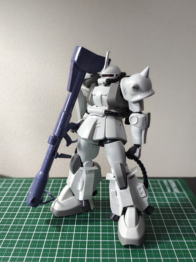 塗装前です。元キットはマツナガザクを使いました!スパイクアーマーの形が好みだったのと、手元の高機動型ザクIIがこれだけだったんですよね～