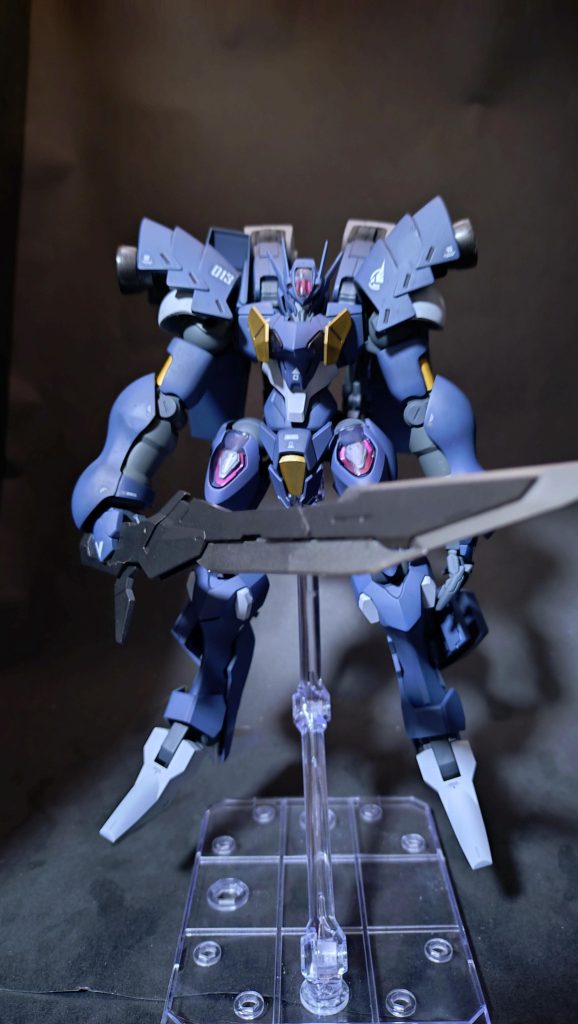 大きく変えたのは腕とバックパック肩アーマーはヴァリュアブルポッド腕はミスサザビー、ハンドパーツはルプスレクスといろいろ混ぜた腕が大きくなった分脚の付け根と膝で計4ミリほど延長した脚の追加ブースタもミスサザビーのもの