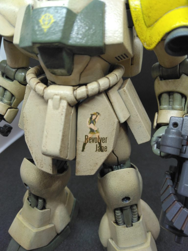 腰部に施された、ノーズアートを思わせる煽情的な女性の絵画は、敵に対して｢印象付ける｣ことを目的とした一種の欺瞞である。ノーズアートクィーンのデカールを使用しています😃