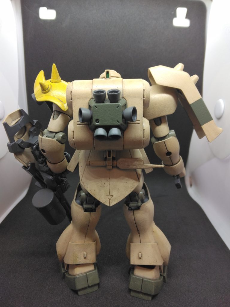 カラーレシピサンドカラー部分：セールカラーグリーン部分：オリーブグレー（フィールドグレー2）（水性）セールカラーとオリーブグレーの下に2色重ねているのですが、何色を塗ったかを失念しました…😥左肩：イエロー（水性）ヒートサーベル刀身：Mr.メタルカラーダークアイアン上記四箇所はスポンジ塗装です😃掌、関節部：RLM02グレー（水性）ガトリングシールド、ヒートサーベル柄：エンジングレー（水性）バーニア部分：軍艦色（1）（水性）