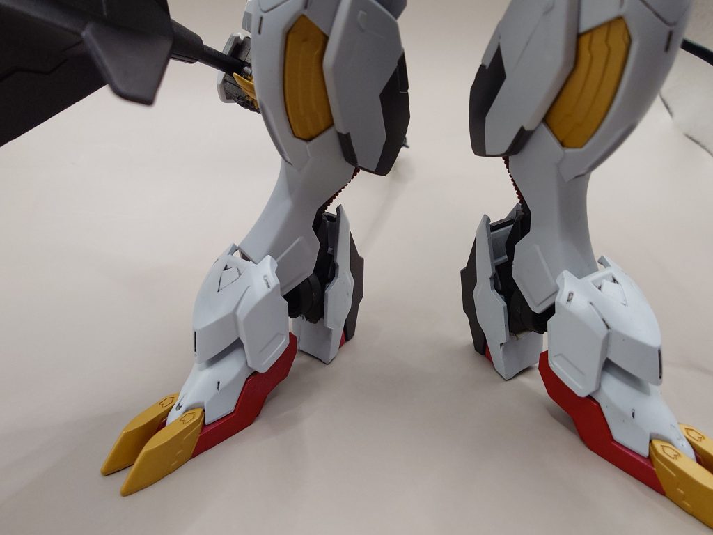 かかとの肉抜きが気になり今回初のパテ埋め挑戦です仕上がり粗いですが達成感ありますね次に活かしたいです