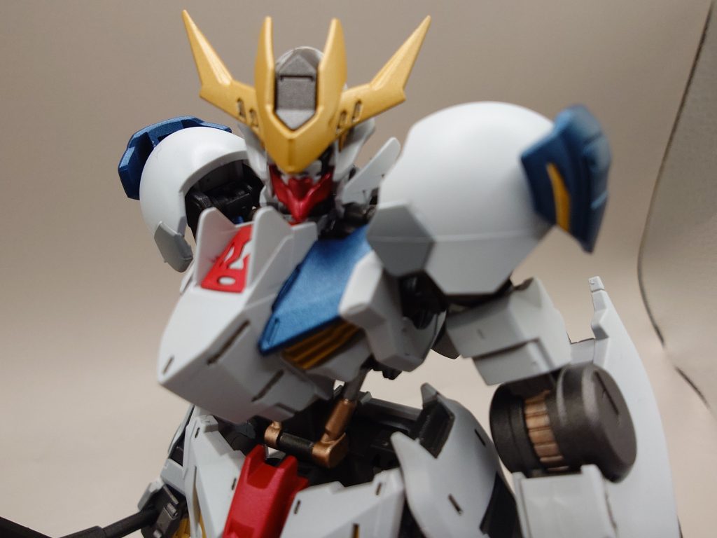 肩のパーティングラインも塗ってから気になりますね、今後はペーパーがけま頑張りたいです！