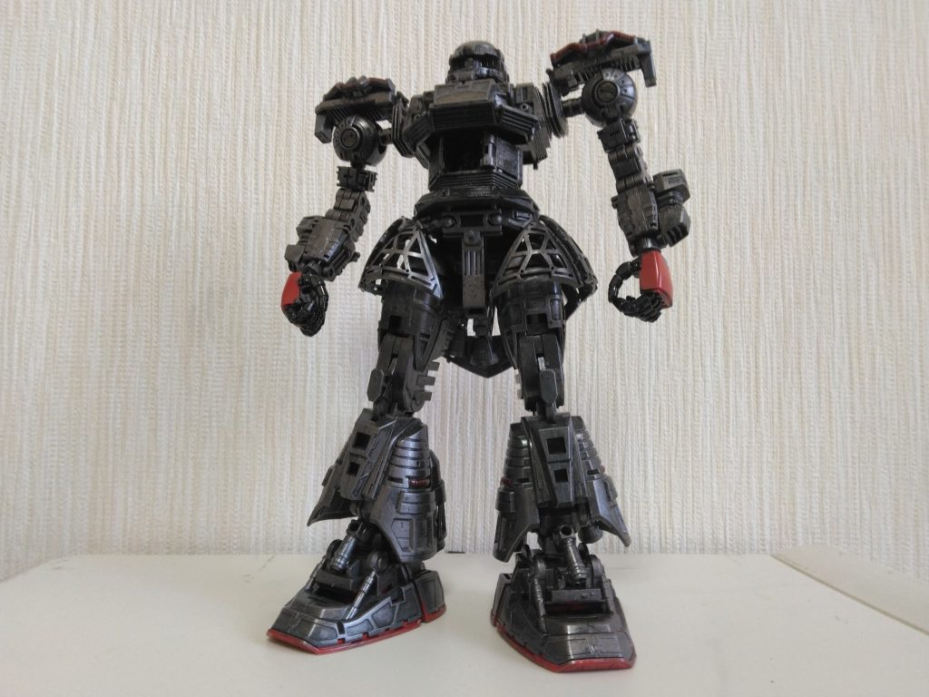 内部フレームも一応、シルバー等で塗ってみましたが破損が恐くて外装を外す気にはなれません。