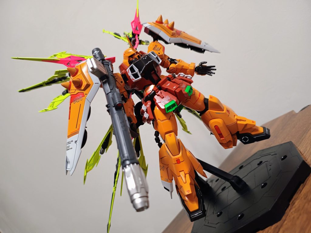 塗装剥げが怖いのでポージングはしません。