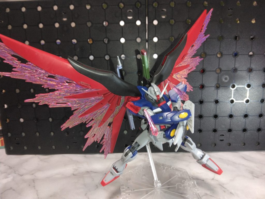 ここからは最大稼働状態でのポーズですが、せっかく塗装ハゲの心配がいらないのでポーズをつけてみる。