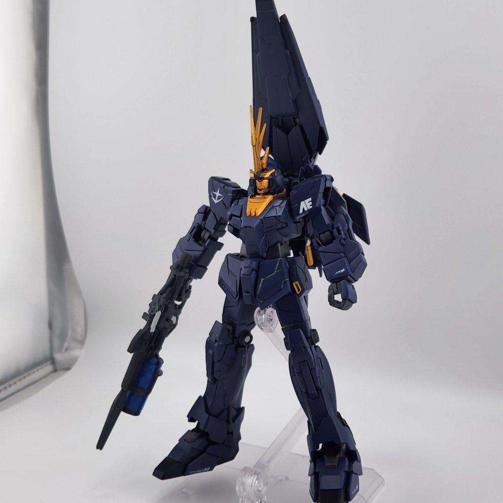 全体！カラーリングのベースは黒は違うなぁと思いティターンズブルーベースで塗っておりゴールドはスターブライトゴールドで塗っています！こっちのほうが撮影には合っていました！