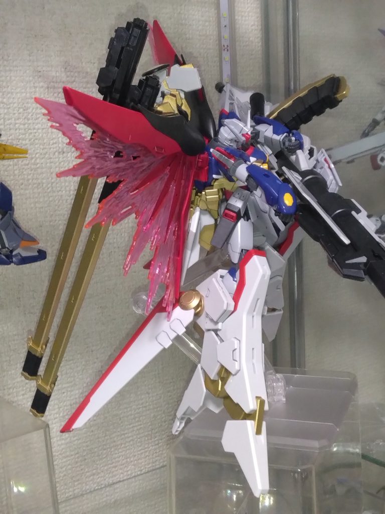 足やバックパックにミサイルがあるのは超好みですね。デスティニーにミサイルなんて上映前は思いもしなかったけど、意外と有りですね、ブラストインパルスのデータの延長線上みたいな感じ。