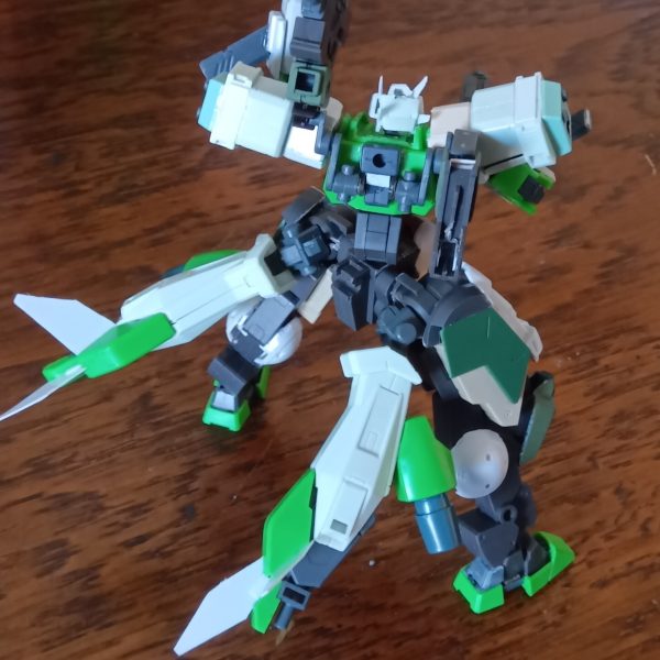 兵装担架システムを稼働するように作り直しました。武装の取り外しできます。（5枚目）