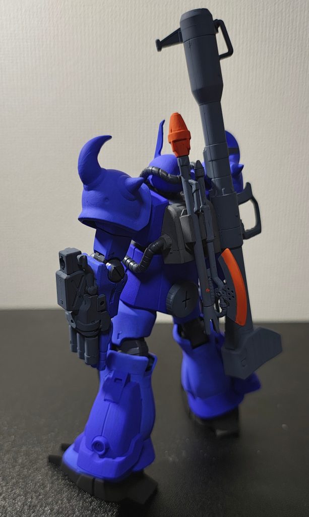 塗ってる途中から、グフR35にしか見えなくなりました笑