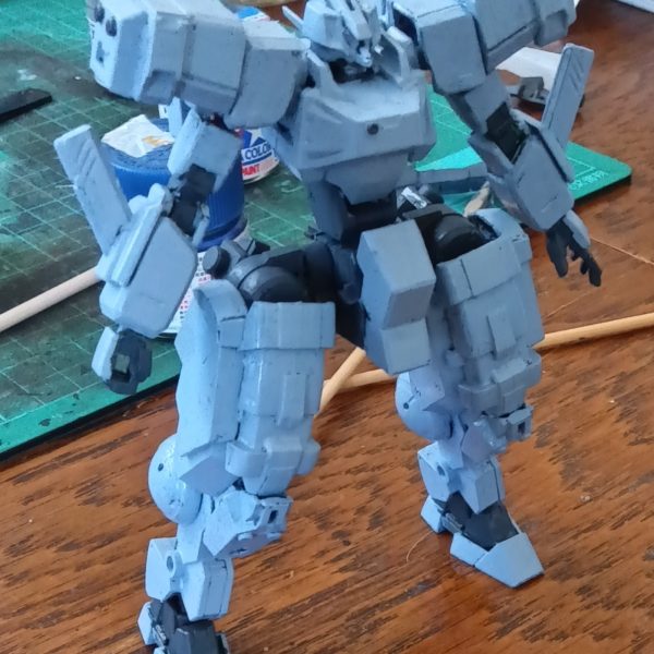 とりあえず一度目の塗りは完了。こう見ると粗がよく目立つな……（3枚目）