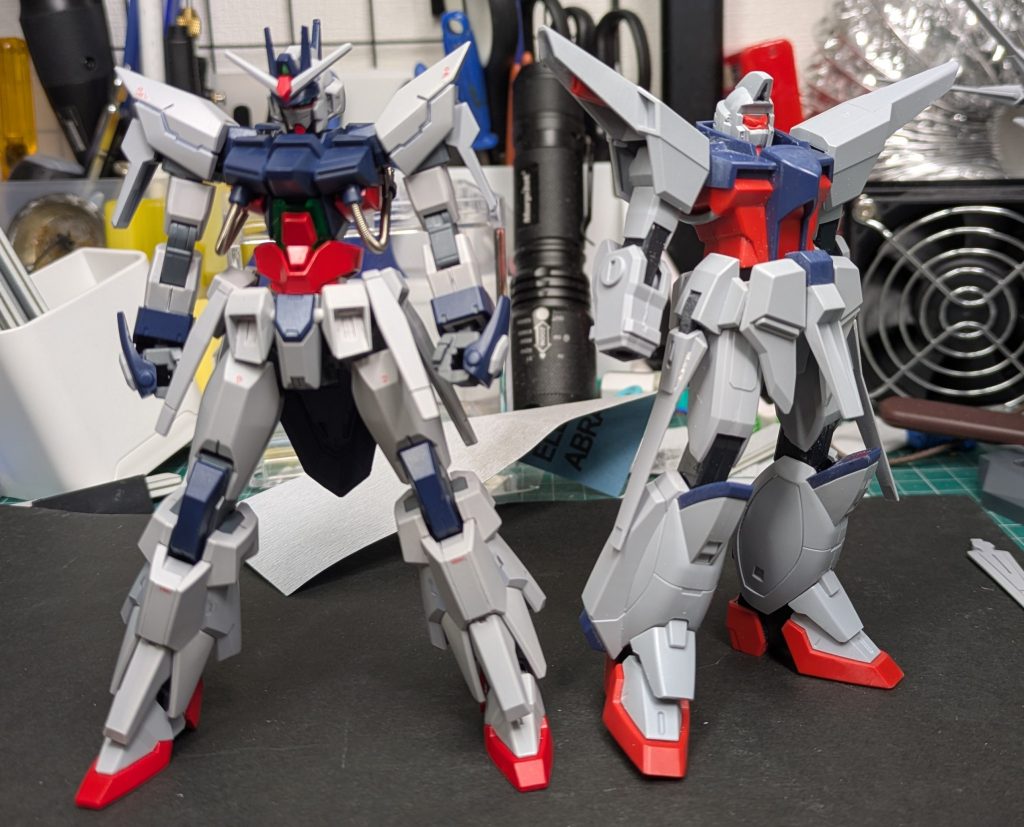 身ぐるみ剥がされた方とツーショットハンドパーツとアンテナ以外はFXのままの手抜きです