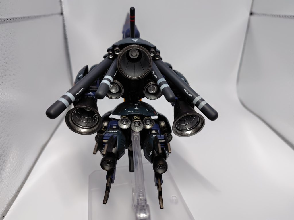 脅威の背面のみ18バーニア。