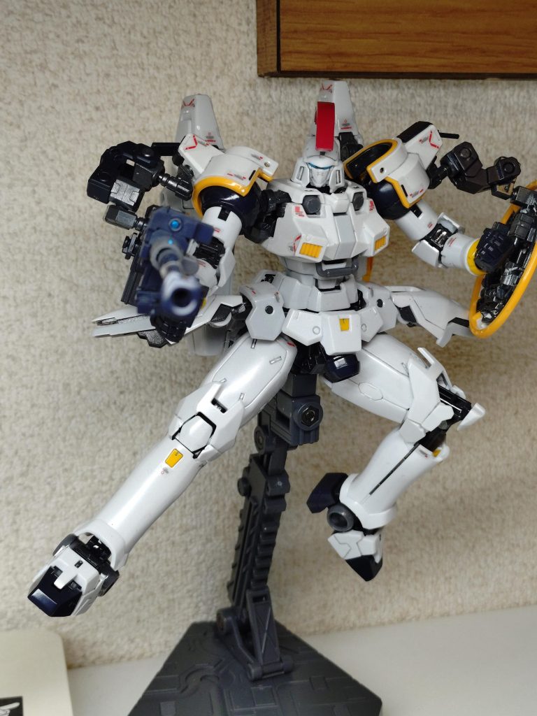 ドーバーガンとシールドがジョイントで繋がってるんだけど、これって原作でもそういう仕様なんだっけ？ちょっとポージングしづらさがあるなぁ。