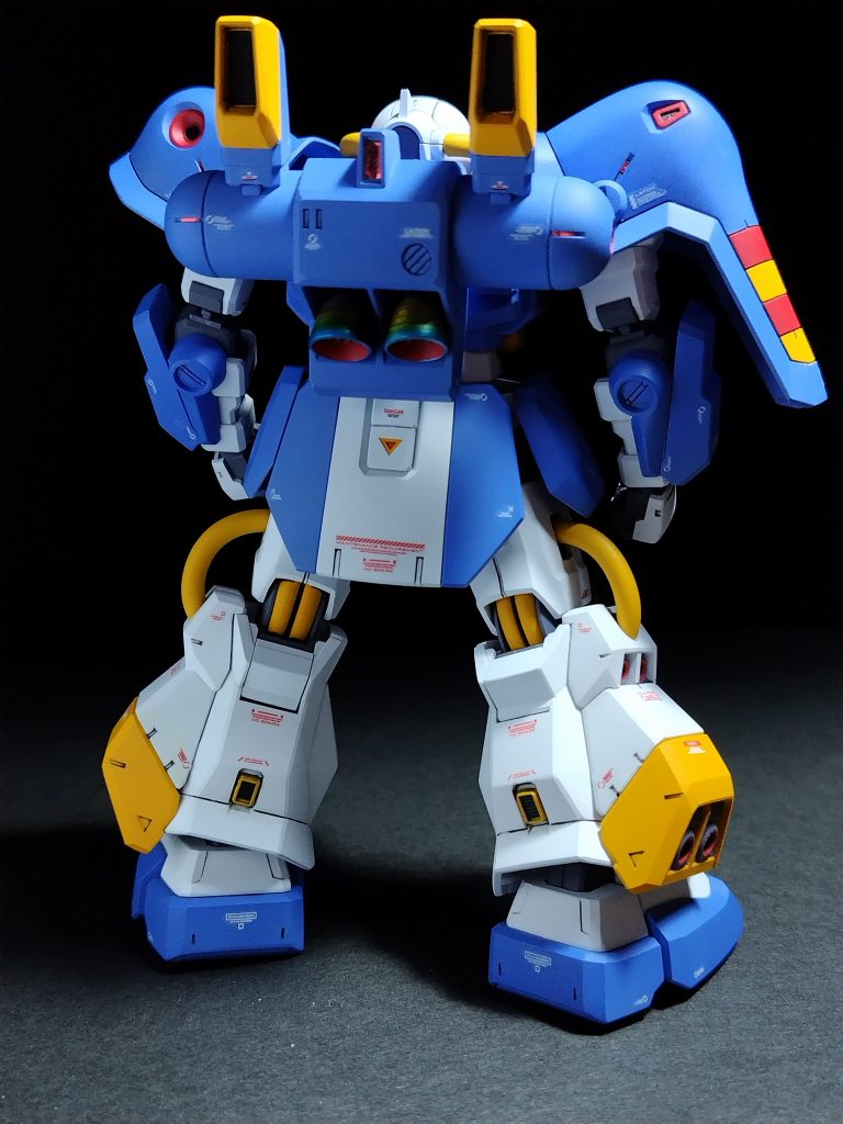 ショルダーアーマーの接続部を少し短くして内側に寄るようにしてみましたが、あまりわかりませんね足とフロントアーマーのダクトをKOTOBUKIYAのパーツに変更バックパックのバーニアをオプションパーツのものに変更あとは、ハンドパーツをMSハンドに変更