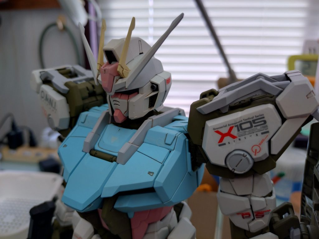 頭部バルカンは真鍮パイプを削って作り直してます