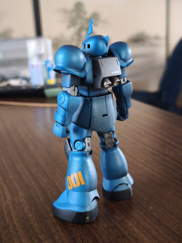 001はアシタのデカール。黒い部分はダークアイアン