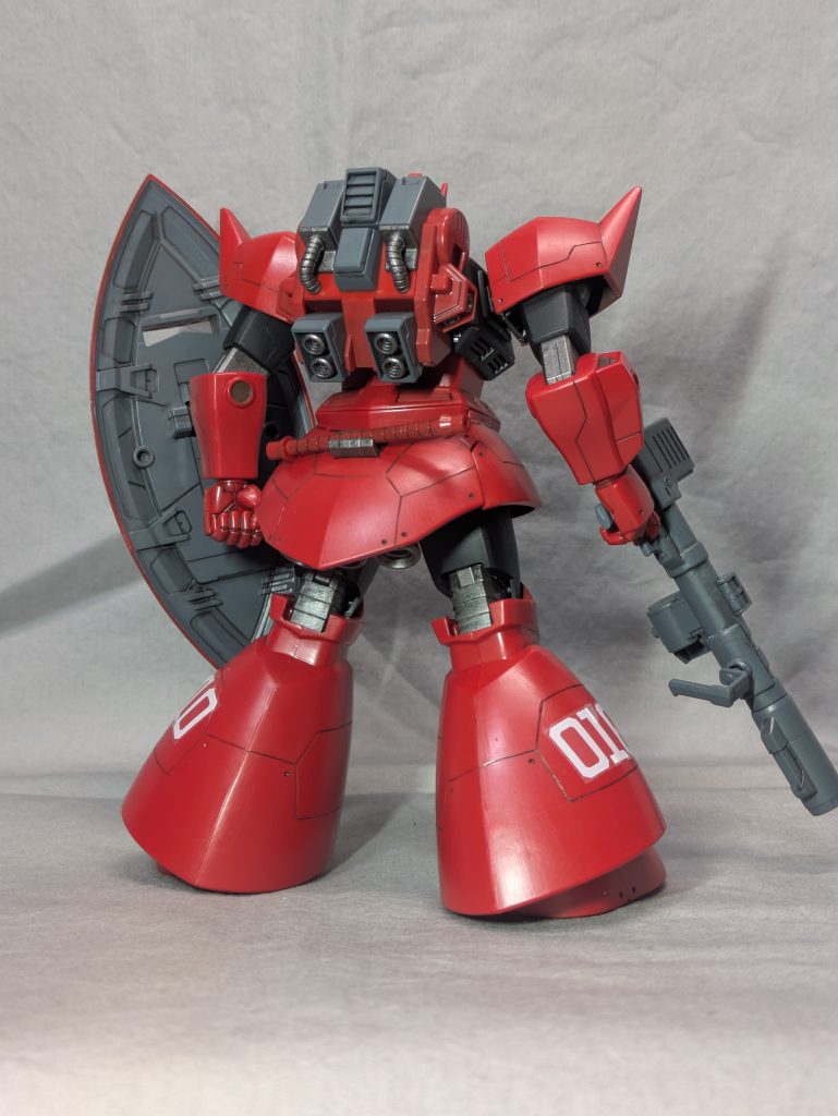 とてもわかりにくいですが赤2色のツートンカラーです。サザビーレッドとレッドブラウン混ぜた暗い色を使用してます。